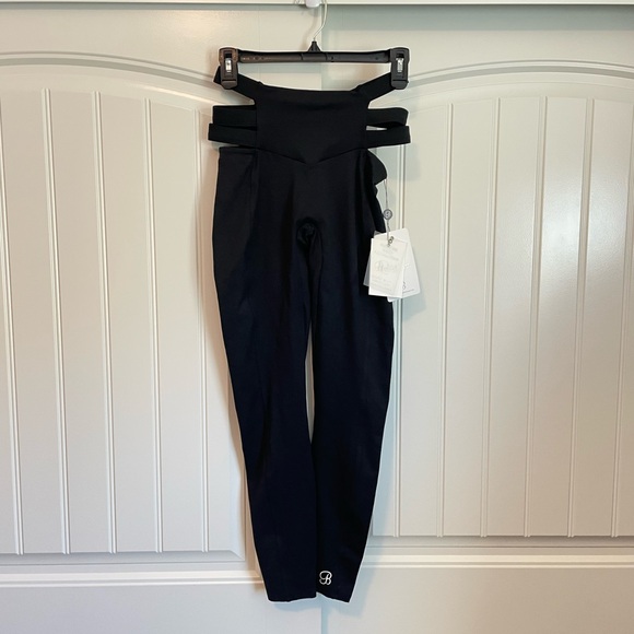 NWT Bombshell Sportswear Savage Leggings Size M Black - Picture 2 of 9